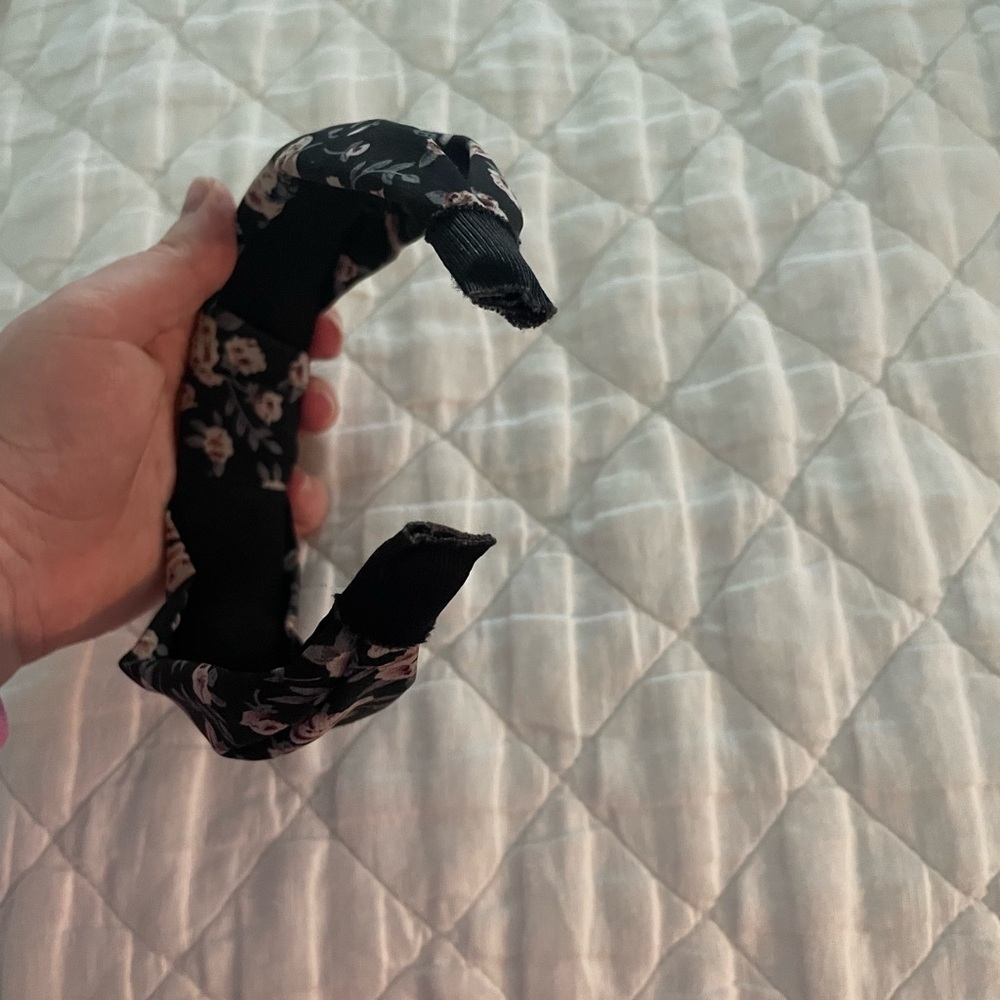 Floral Headband Set - Black and Cream - Picture 3 of 5